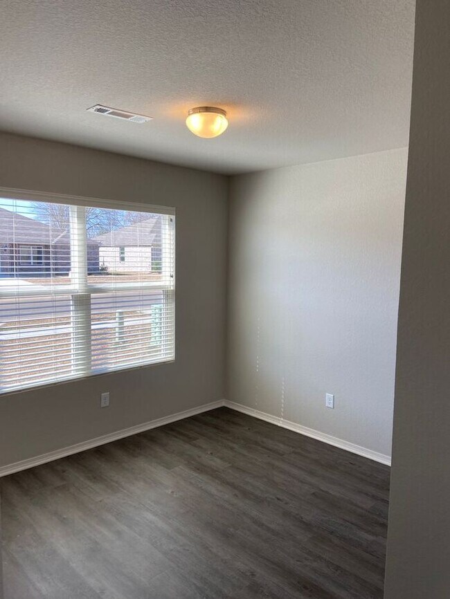 Building Photo - Pre-Leasing Now! | Modern Four-Bedroom, Two-Bath Home in Conrad Court