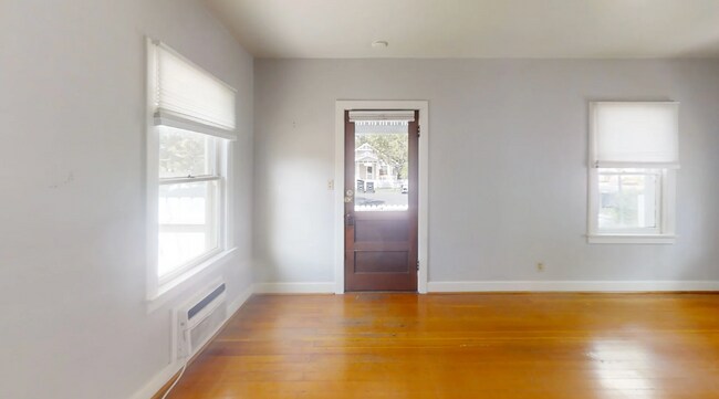 Building Photo - Old Towne Orange Living at Its Finest!
