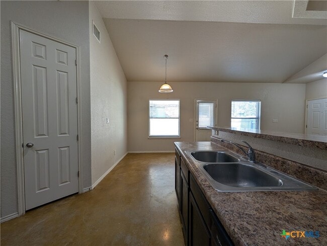 Building Photo - 208 Anne Louise Dr