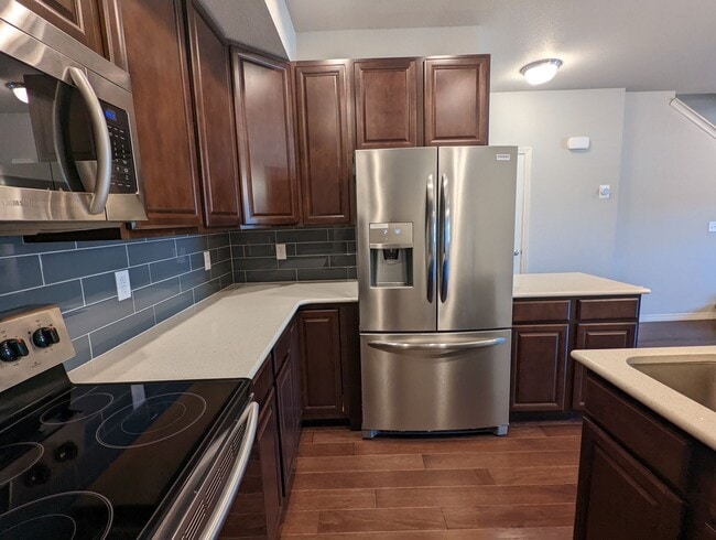 Building Photo - Beautiful Newer Townhome