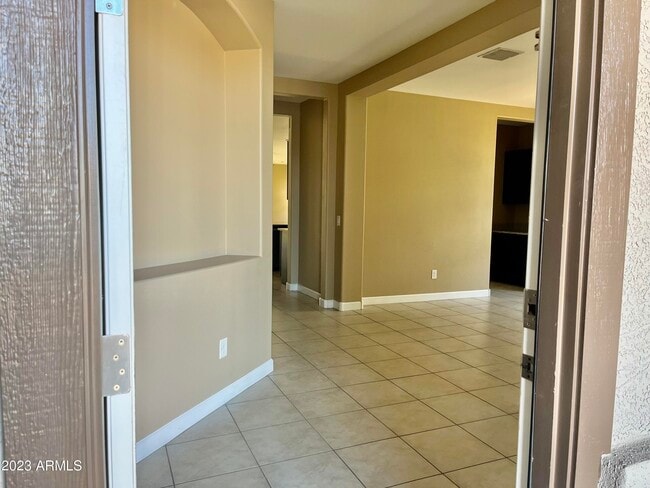 Building Photo - 4117 W South Butte Rd