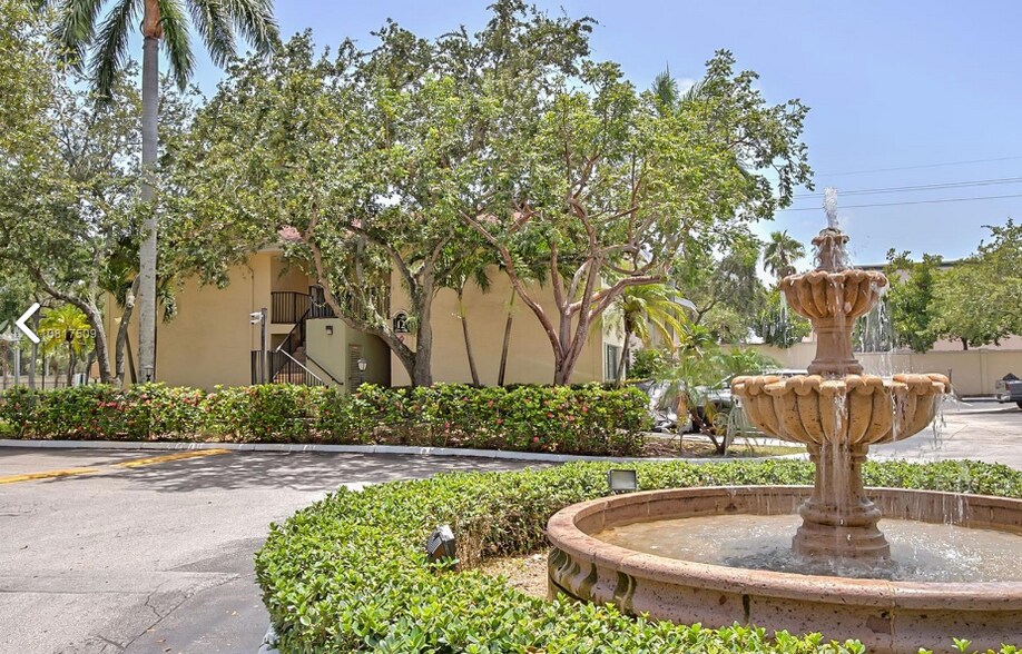 Building Photo - 2550 SW 18th Ter