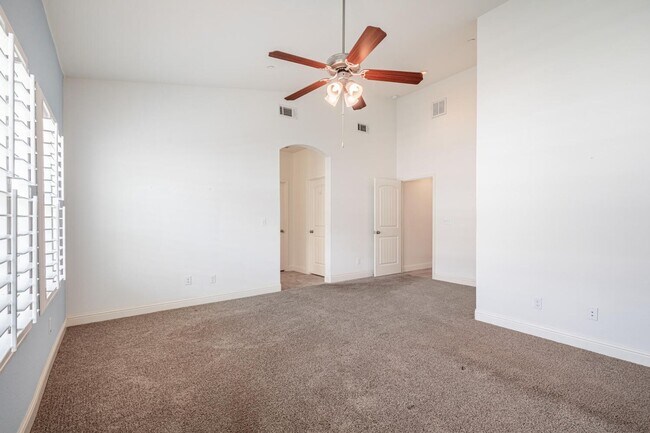 Building Photo - Amazing 3 Bedroom+Flex Room/2 Bath/3 Car G...