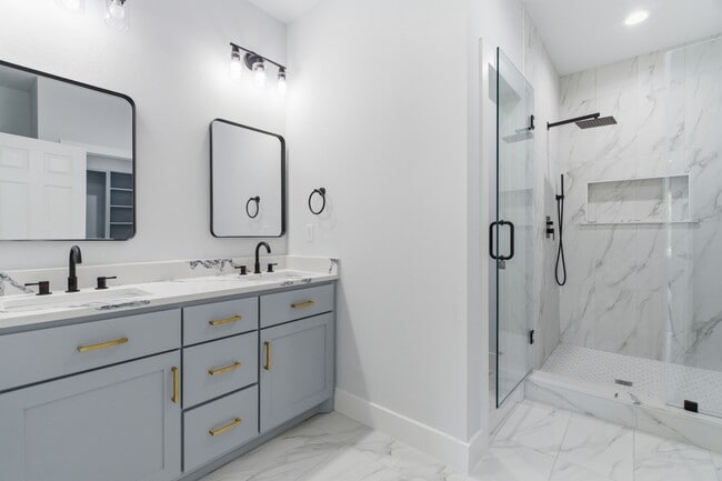 Building Photo - 7040 Kinney St