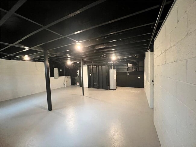 Building Photo - 1938 GA-212