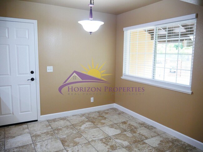 Building Photo - Remodeled 3 Bed 1 Bath 900sqft home in West Sacramento