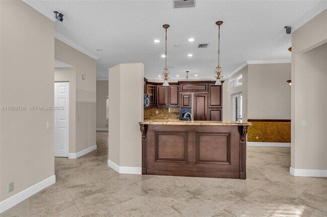 Building Photo - 949 Tanglewood Cir