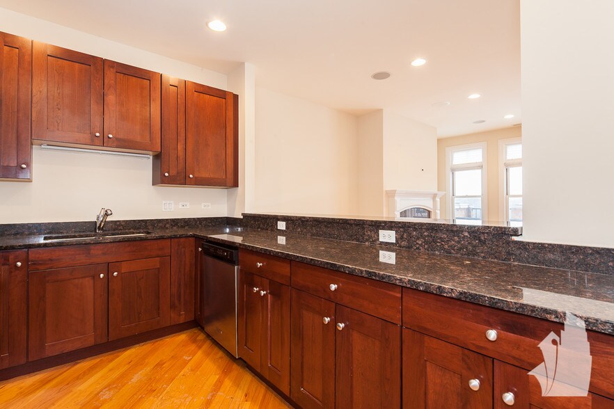 Building Photo - 3829 N Southport Ave