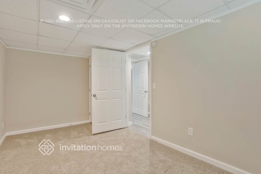 Building Photo - 2033 Carriage Way