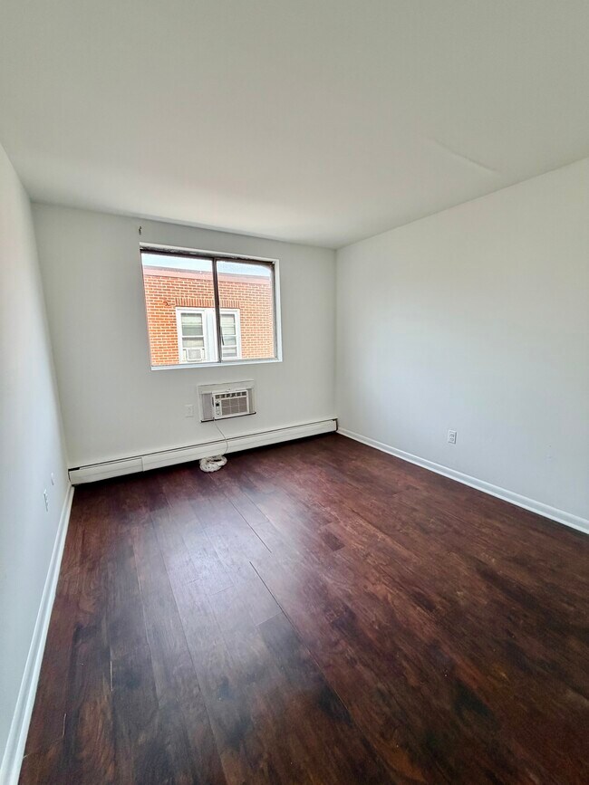 Building Photo - 6518 N Camac St