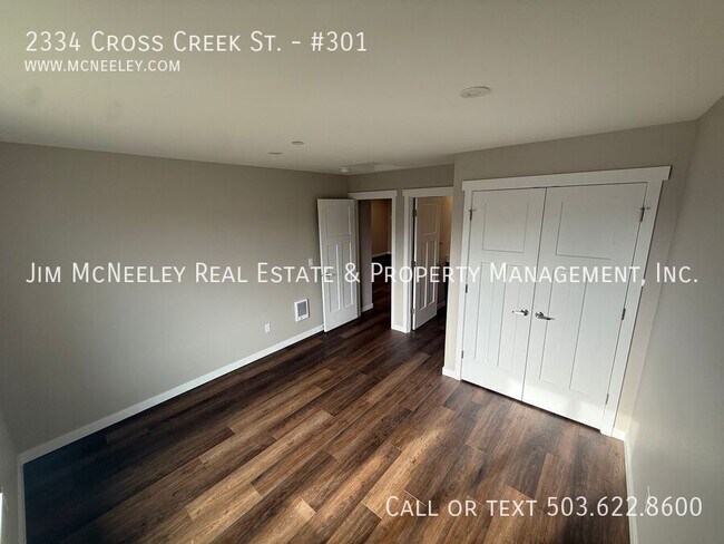 Building Photo - 2334 Cross Creek St