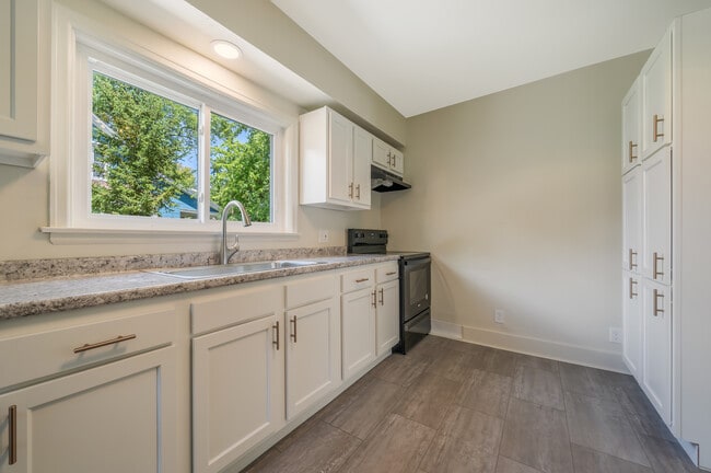 Remodeled kitchen - 907 N Fair St