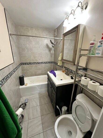 Building Photo - 700 Summer St