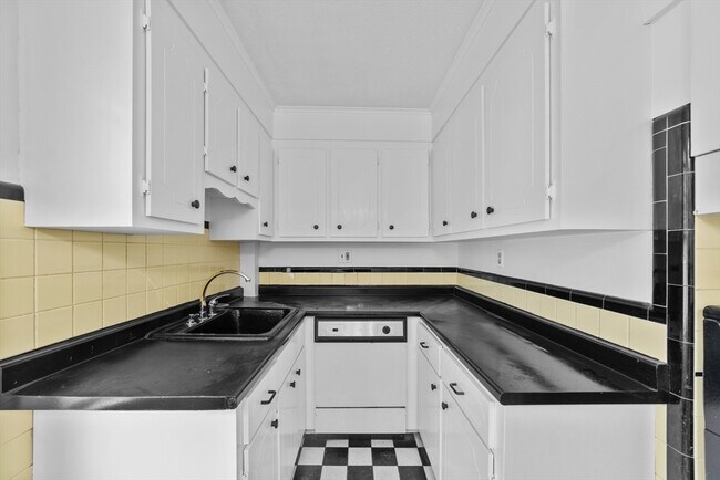 Building Photo - 26 Fuller St