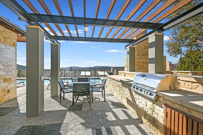 Building Photo - Lovely Hillside Condo on 2222
