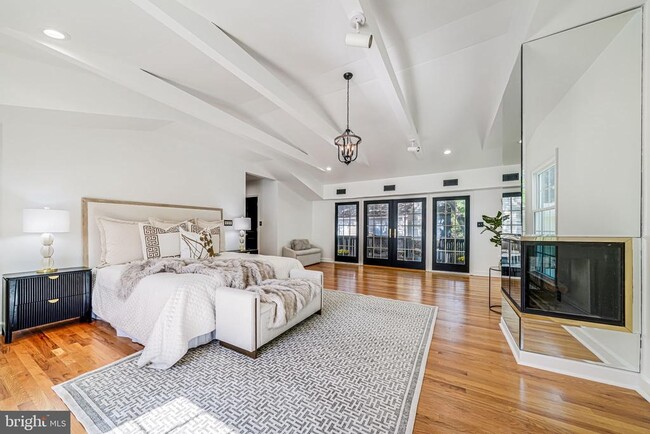 Building Photo - 4817 Chevy Chase Blvd