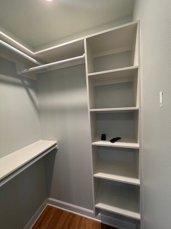 Building Photo - Amazing detached 2/2.5 duplex in Central Austin!!!