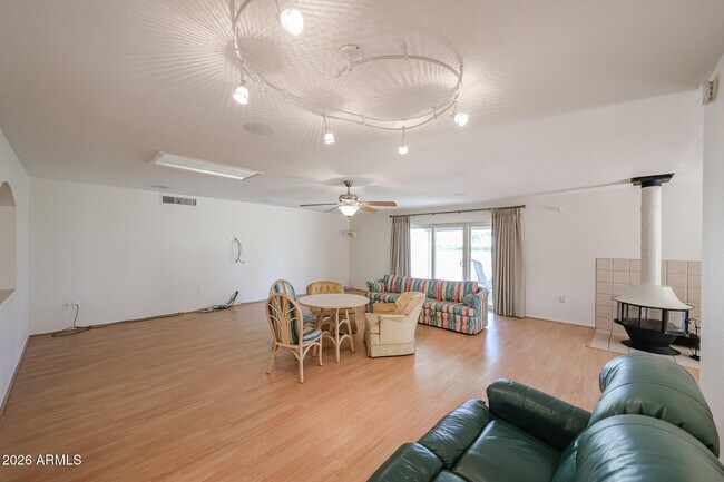 Building Photo - 9821 N 110th Ave