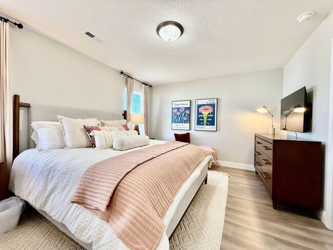 Building Photo - Cozy Equestrian Themed Getaway in Wilmington