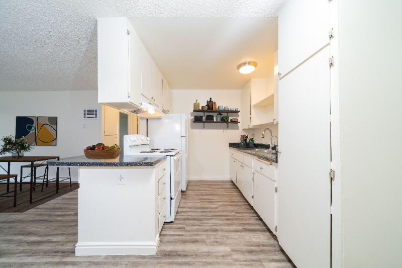 Building Photo - 570 S Lincoln Ave