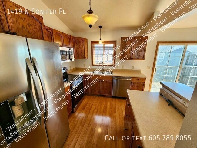 Building Photo - 1419 N Conifer Pl