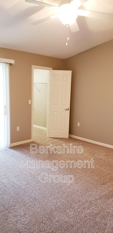 Building Photo - 1122 Pogonia Dr