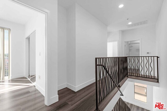 Building Photo - 6006 Klump Ave