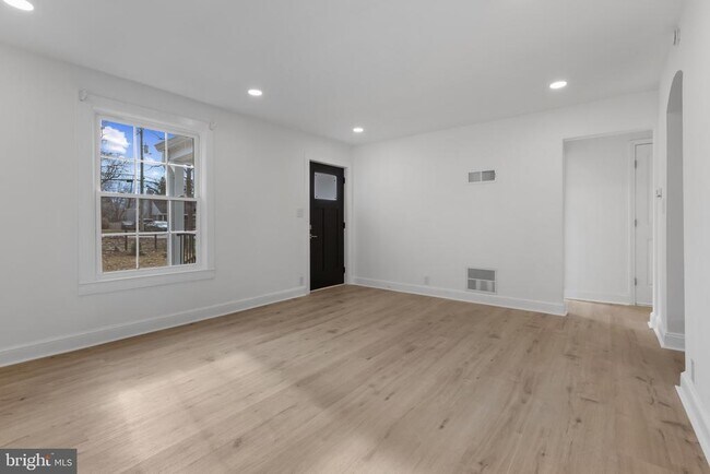 Building Photo - 3284 Annandale Rd