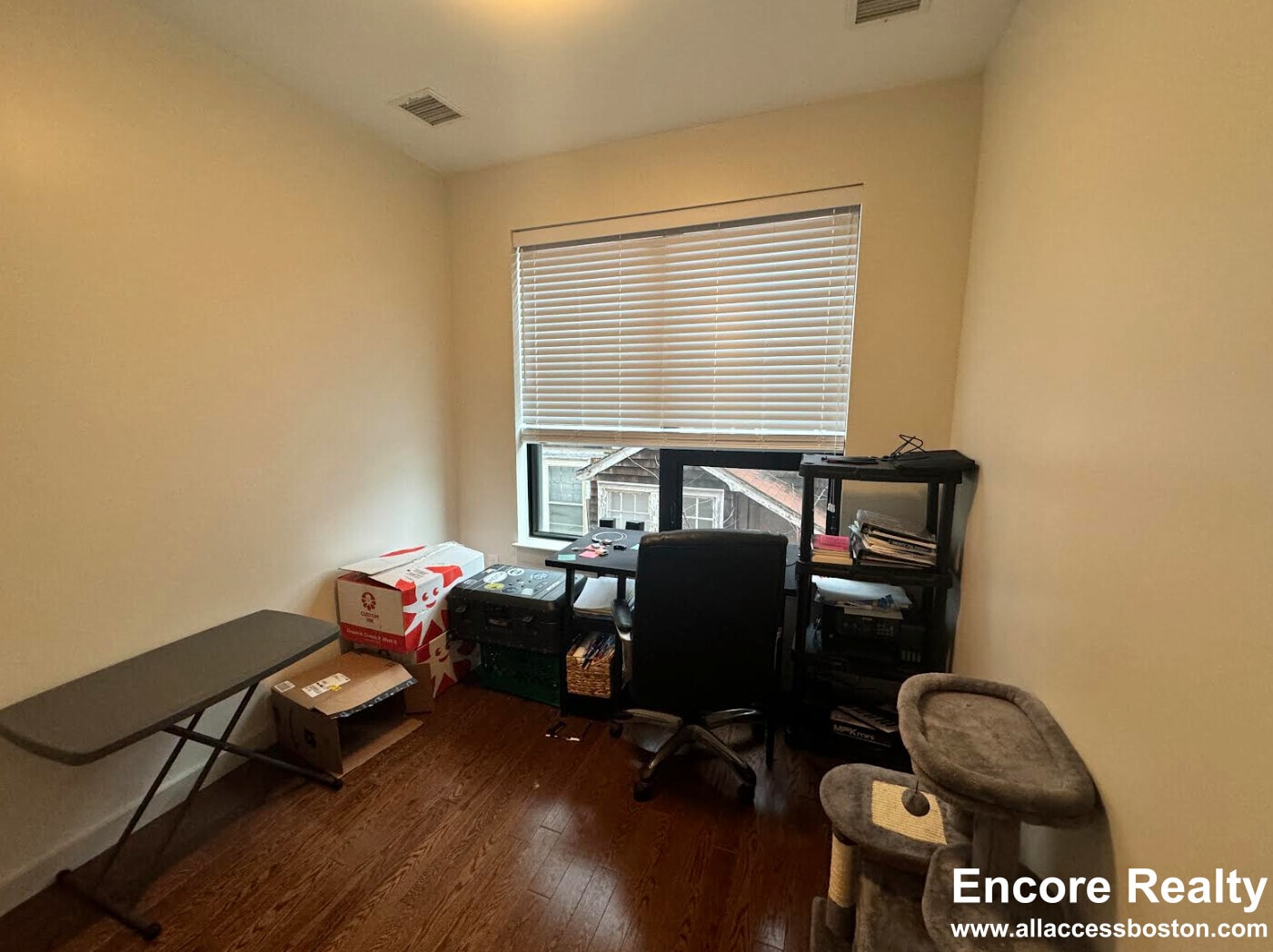 Building Photo - 77 Thorndike St