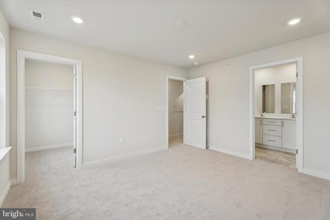 Building Photo - 19 E Front St