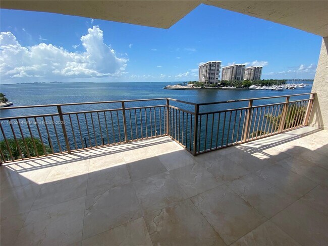 Building Photo - 1632 S Bayshore Ct