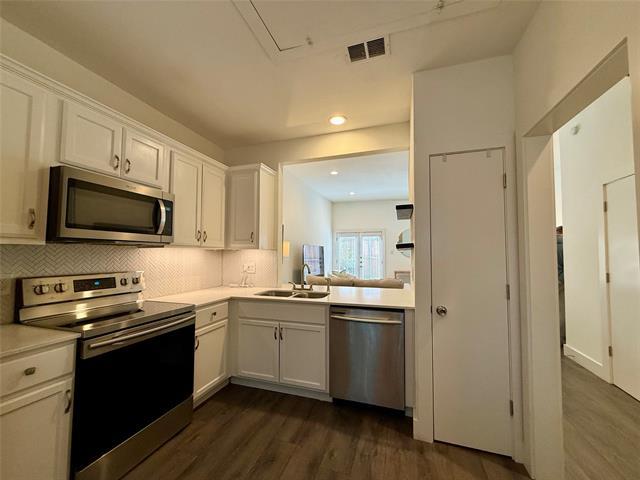 Building Photo - 2807 Throckmorton St