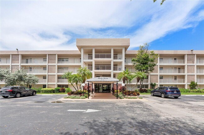 Building Photo - 3351 S Palm Aire Dr