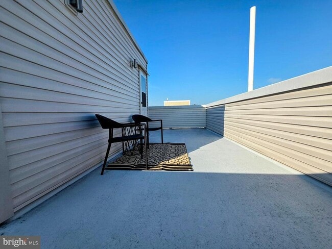 Building Photo - 2220 E Harold St