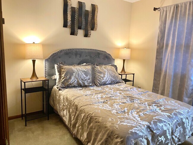 Bedroom 2 furnished option - 7 Clubhouse Dr