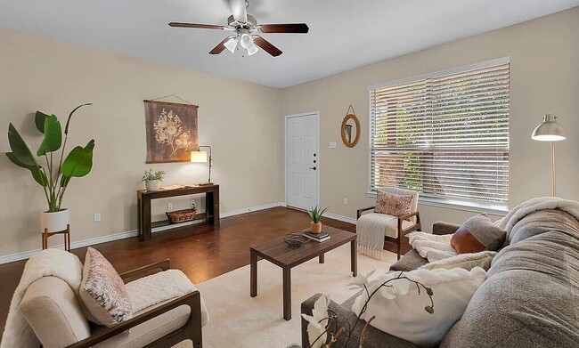 Building Photo - 137 Flat Creek Dr