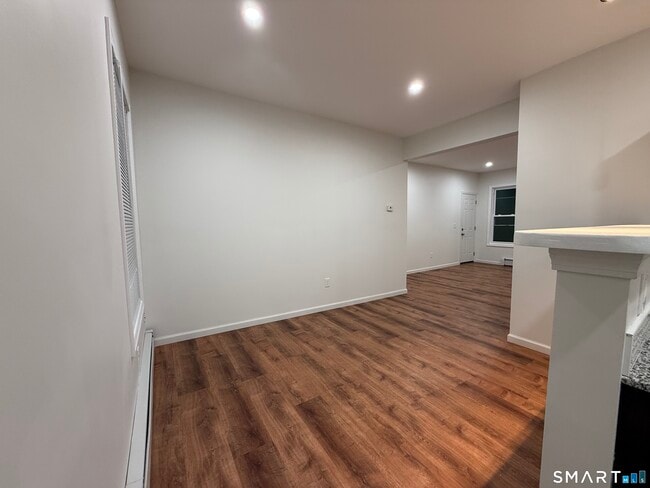 Building Photo - 53 Mahl Ave