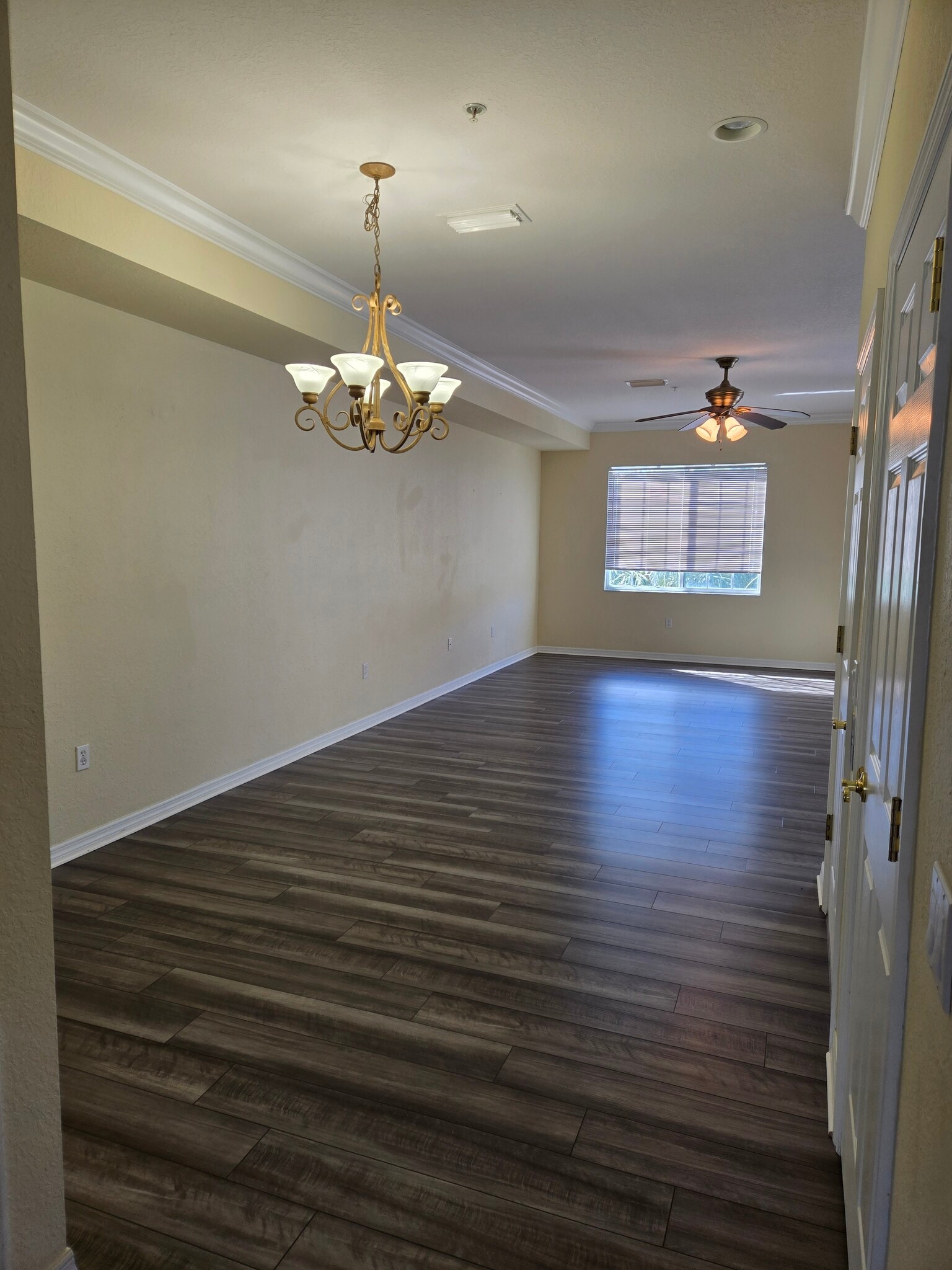 dining/livin - 3409 10th Ln W
