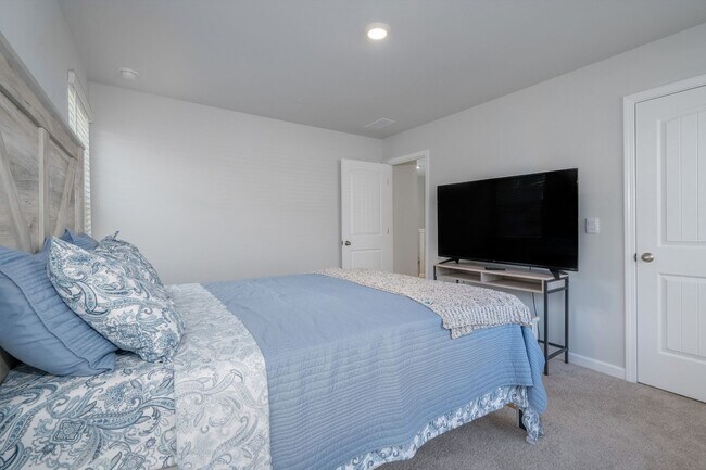 Building Photo - 447 Augustine Dr