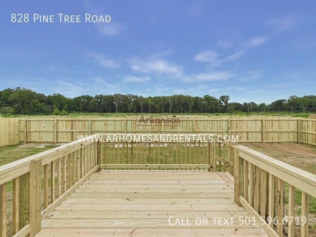 Building Photo - 828 Pine Tree Rd