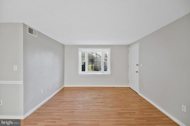 Building Photo - 704 S Arlington Mill Dr