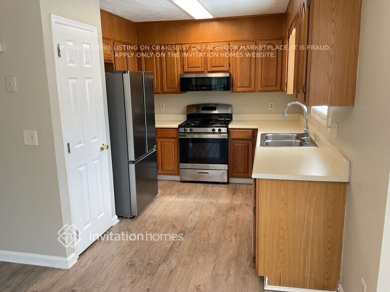 Building Photo - 2712 Inverloch Cir