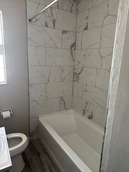 Building Photo - 1970 Parkhill Dr