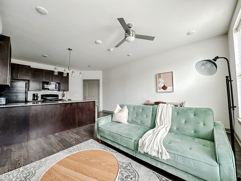 Building Photo - 111 E 4th St