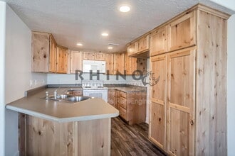 Building Photo - 834 Lennox St