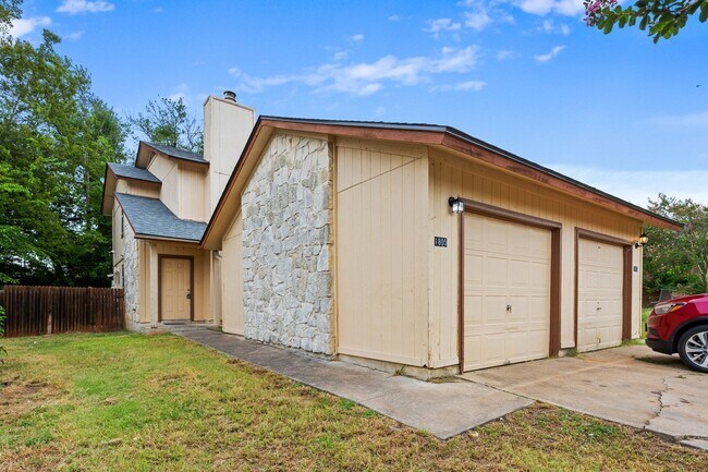 Building Photo - Rawhide Loop Duplex