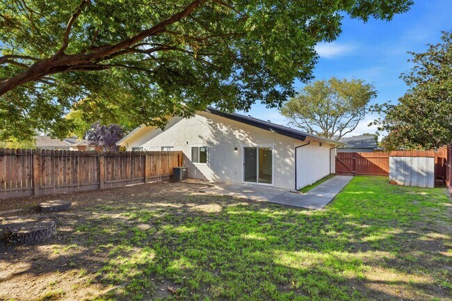 Building Photo - 8468001/37T