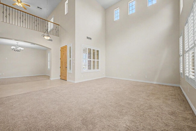 Building Photo - 8425 W Northview Ave