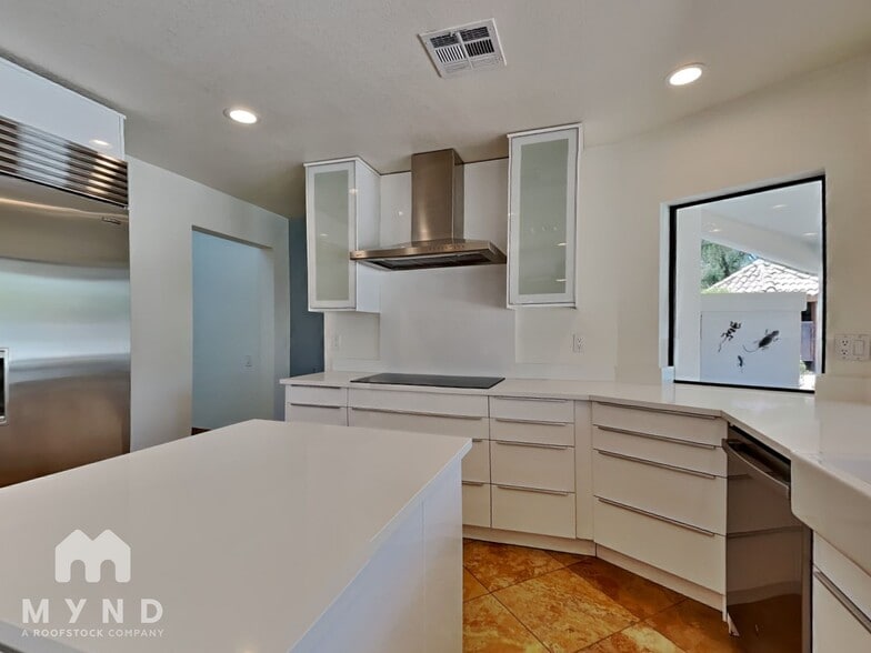 Building Photo - 8260 E Sutton Dr