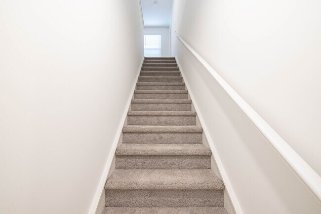 Building Photo - 3 br  Quiet community, paired Home minutes from I-77 and I-40